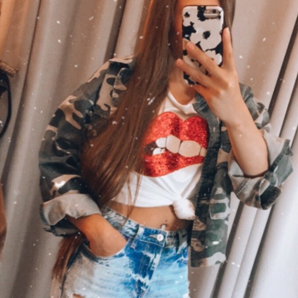 Lips tee